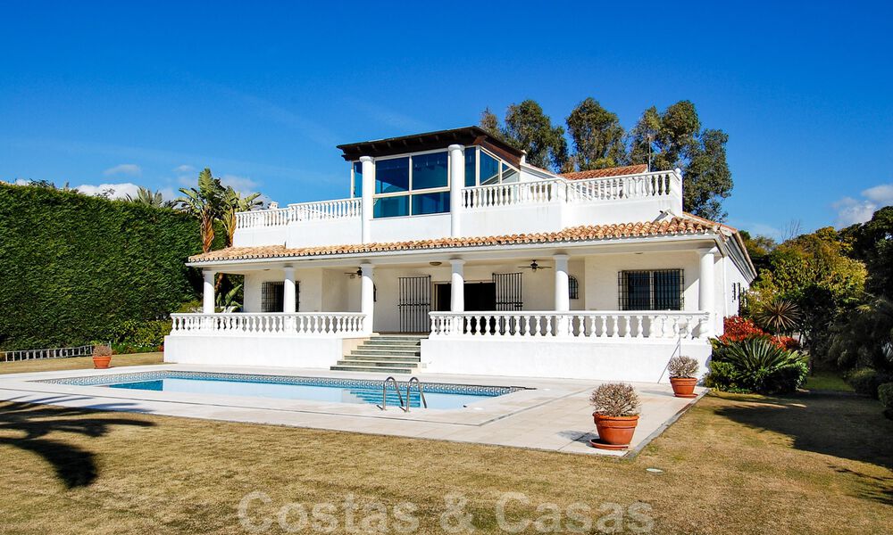 Villa exclusive en première ligne de plage à vendre dans l' Est de Marbella 30523