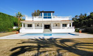 Villa exclusive en première ligne de plage à vendre dans l' Est de Marbella 30524 