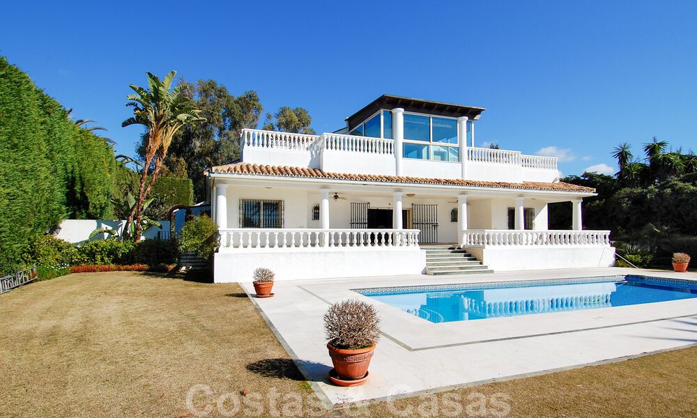 Villa exclusive en première ligne de plage à vendre dans l' Est de Marbella 30525