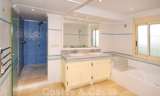 Villa exclusive en première ligne de plage à vendre dans l' Est de Marbella 30527 