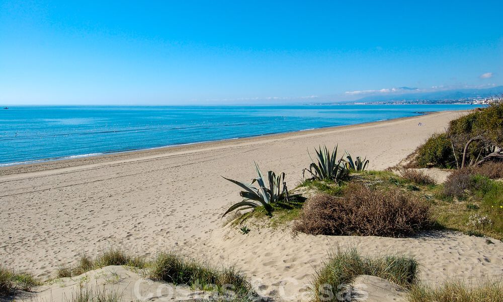 Villa exclusive en première ligne de plage à vendre dans l' Est de Marbella 30533