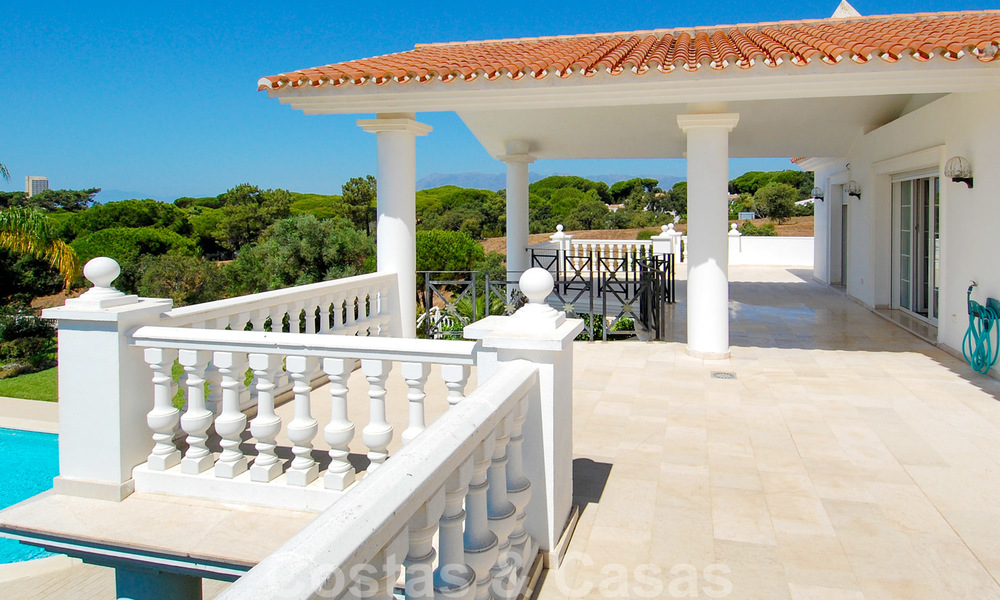 Villa de luxe de style colonial à acheter à l' Est de Marbella 22564