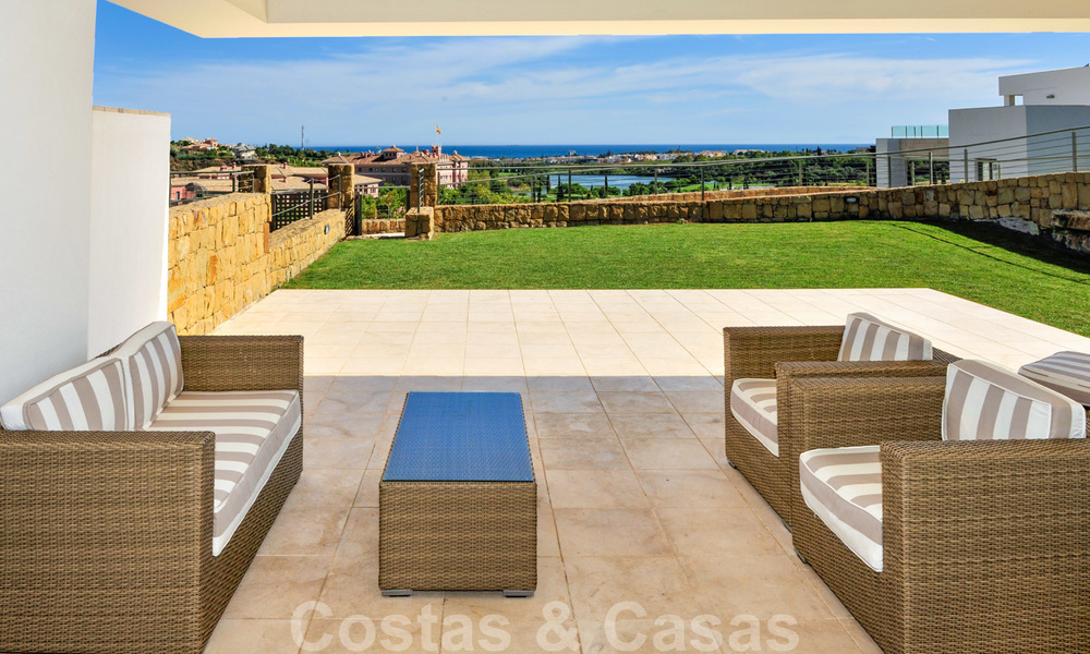 Appartements modernes et luxueux en première ligne du golf avec une vue imprenable sur le golf et la mer à vendre à Marbella - Benahavis 23884