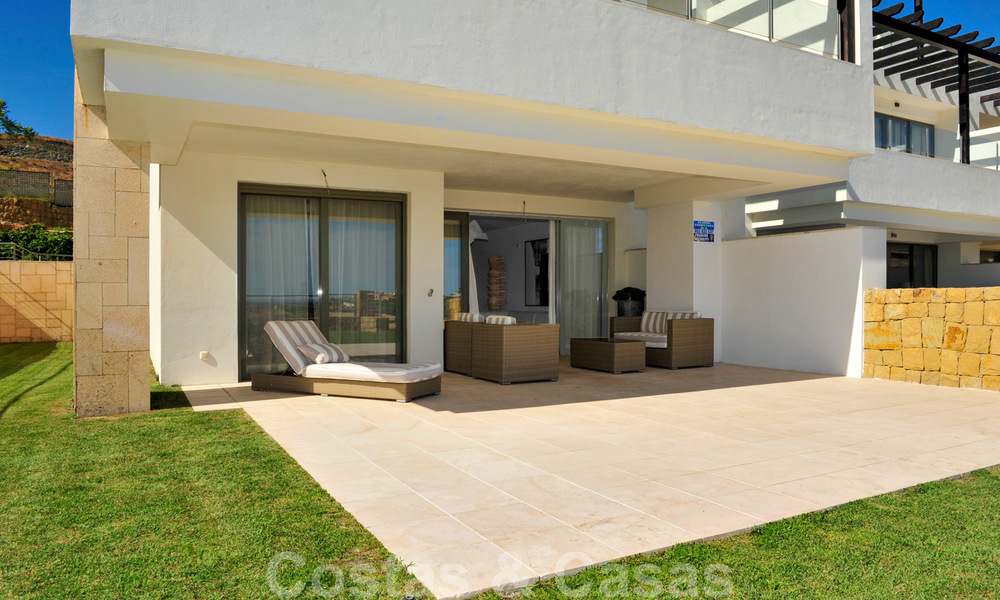 Appartements modernes et luxueux en première ligne du golf avec une vue imprenable sur le golf et la mer à vendre à Marbella - Benahavis 23886