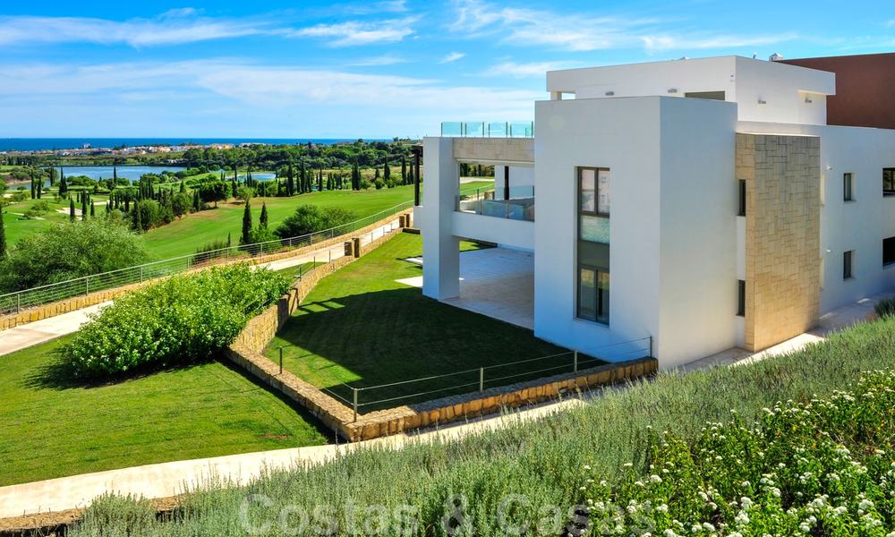 Appartements modernes et luxueux en première ligne du golf avec une vue imprenable sur le golf et la mer à vendre à Marbella - Benahavis 23891