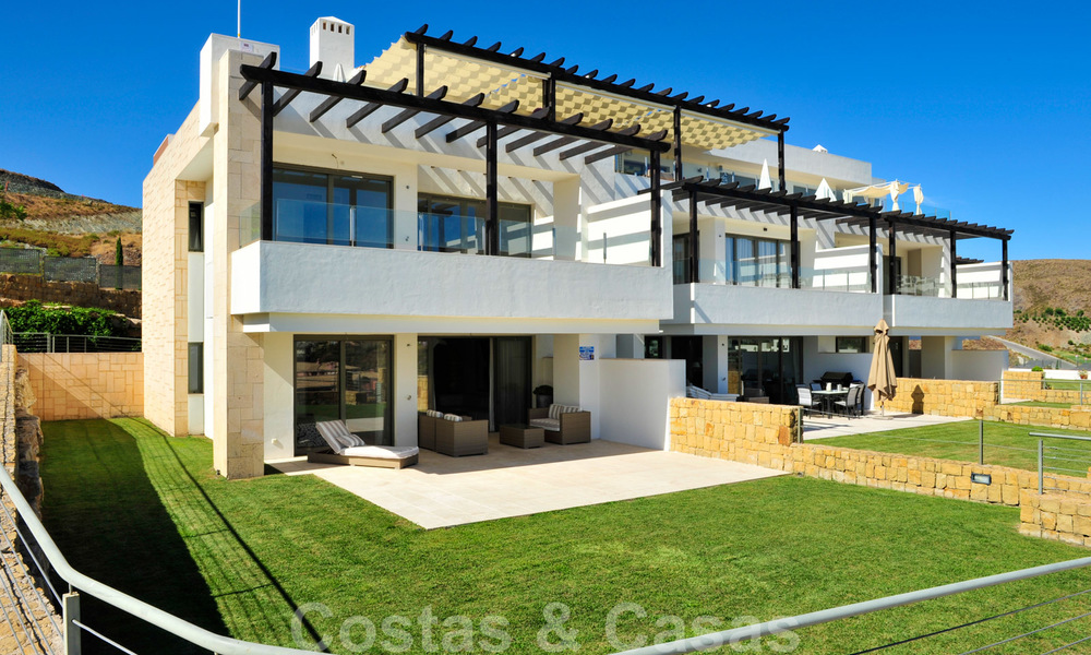 Appartements modernes et luxueux en première ligne du golf avec une vue imprenable sur le golf et la mer à vendre à Marbella - Benahavis 23892