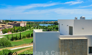 Appartements modernes et luxueux en première ligne du golf avec une vue imprenable sur le golf et la mer à vendre à Marbella - Benahavis 23893 