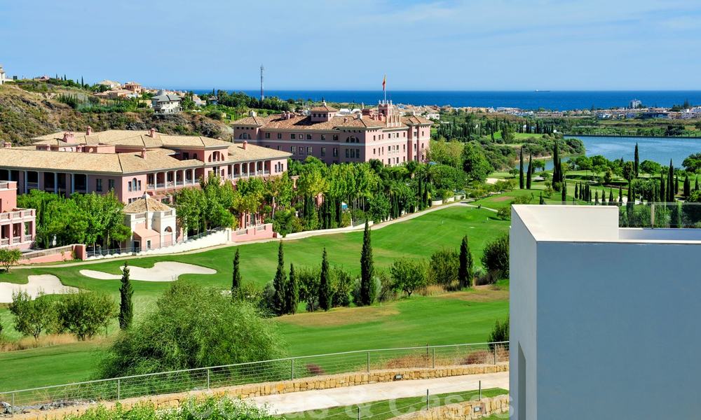 Appartements modernes et luxueux en première ligne du golf avec une vue imprenable sur le golf et la mer à vendre à Marbella - Benahavis 23894