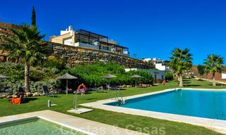 Appartements modernes et luxueux en première ligne du golf avec une vue imprenable sur le golf et la mer à vendre à Marbella - Benahavis 23902 