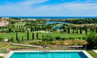Appartements modernes et luxueux en première ligne du golf avec une vue imprenable sur le golf et la mer à vendre à Marbella - Benahavis 23908 