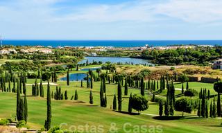 Appartements modernes et luxueux en première ligne du golf avec une vue imprenable sur le golf et la mer à vendre à Marbella - Benahavis 23909 