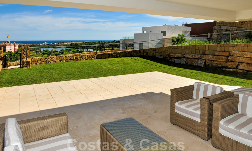 Appartements modernes et luxueux en première ligne du golf avec une vue imprenable sur le golf et la mer à vendre à Marbella - Benahavis 23912