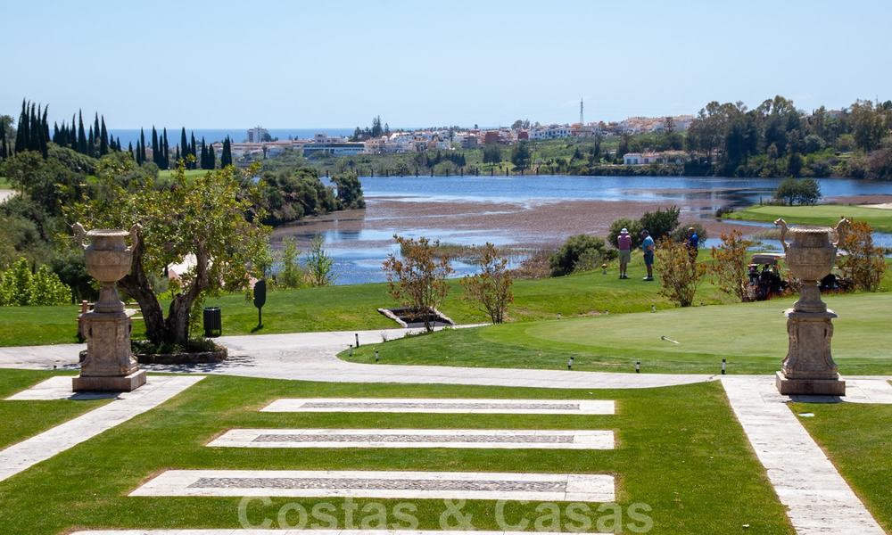 Appartements modernes et luxueux en première ligne du golf avec une vue imprenable sur le golf et la mer à vendre à Marbella - Benahavis 23917