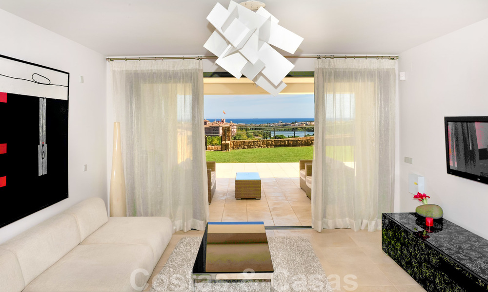 TEE 6: Appartements modernes et luxueux en première ligne du golf avec une vue imprenable sur le golf et la mer à vendre à Marbella - Benahavis 23924