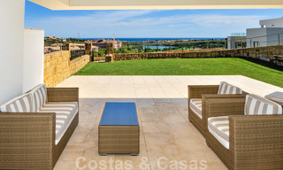 TEE 6: Appartements modernes et luxueux en première ligne du golf avec une vue imprenable sur le golf et la mer à vendre à Marbella - Benahavis 23925 