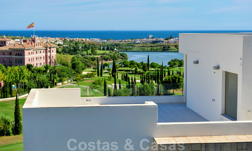 TEE 6: Appartements modernes et luxueux en première ligne du golf avec une vue imprenable sur le golf et la mer à vendre à Marbella - Benahavis 23937