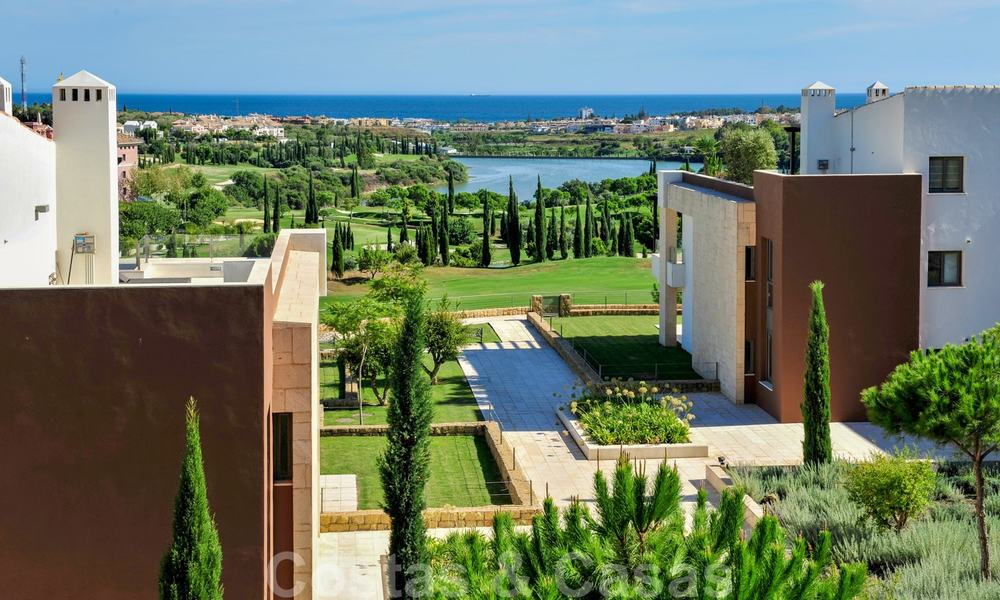 TEE 6: Appartements modernes et luxueux en première ligne du golf avec une vue imprenable sur le golf et la mer à vendre à Marbella - Benahavis 23938