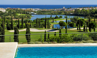 TEE 6: Appartements modernes et luxueux en première ligne du golf avec une vue imprenable sur le golf et la mer à vendre à Marbella - Benahavis 23951 