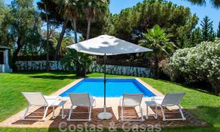 Villa traditionnelle méditerranéenne de luxe sur un grand terrain à vendre sur le Golden Mile à Marbella 44197 