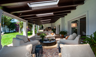 Villa traditionnelle méditerranéenne de luxe sur un grand terrain à vendre sur le Golden Mile à Marbella 44204 
