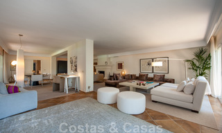 Villa traditionnelle méditerranéenne de luxe sur un grand terrain à vendre sur le Golden Mile à Marbella 44209 