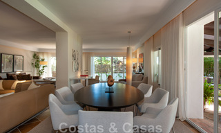Villa traditionnelle méditerranéenne de luxe sur un grand terrain à vendre sur le Golden Mile à Marbella 44212 