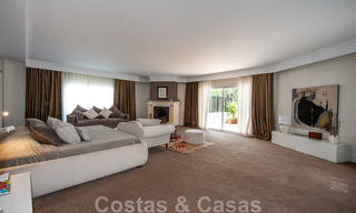 Villa traditionnelle méditerranéenne de luxe sur un grand terrain à vendre sur le Golden Mile à Marbella 44223 