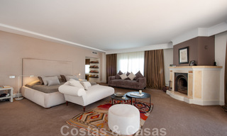 Villa traditionnelle méditerranéenne de luxe sur un grand terrain à vendre sur le Golden Mile à Marbella 44224 