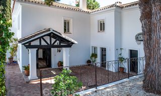 Villa traditionnelle méditerranéenne de luxe sur un grand terrain à vendre sur le Golden Mile à Marbella 44235 