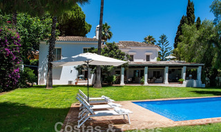 Villa traditionnelle méditerranéenne de luxe sur un grand terrain à vendre sur le Golden Mile à Marbella 44239 