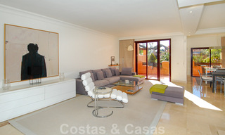 Appartements et penthouses de luxe à vendre dans un complexe en première ligne de plage à San Pedro, Marbella 29881 