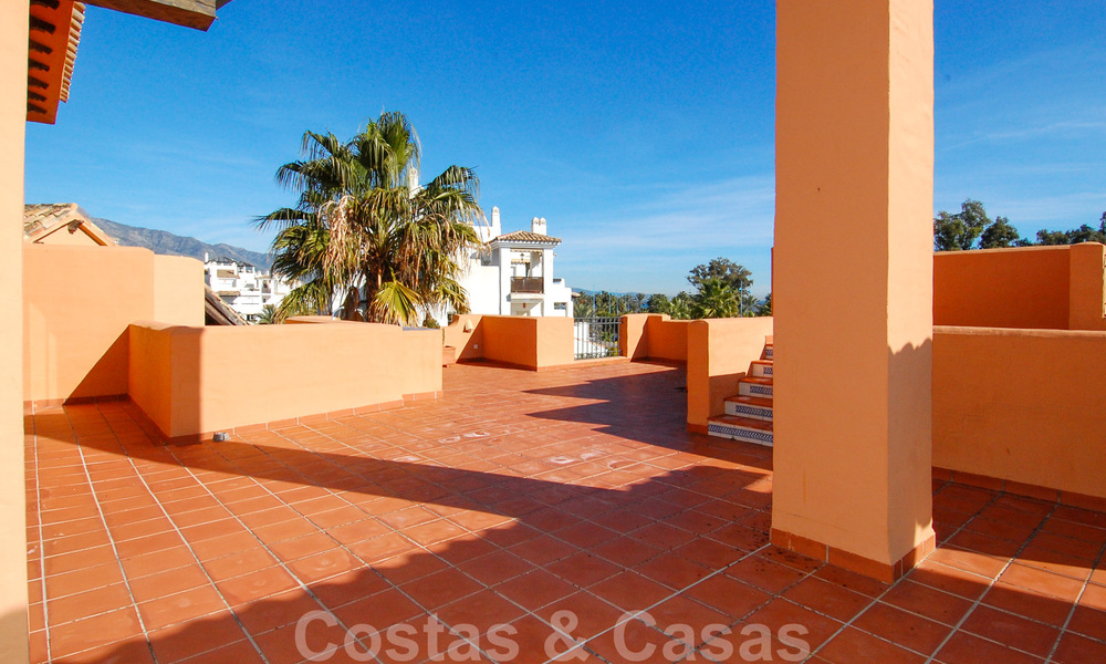 Appartements et penthouses de luxe à vendre dans un complexe en première ligne de plage à San Pedro, Marbella 29890