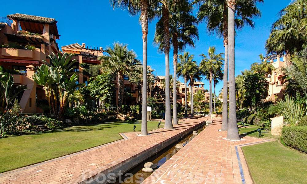 Appartements et penthouses de luxe à vendre dans un complexe en première ligne de plage à San Pedro, Marbella 29896