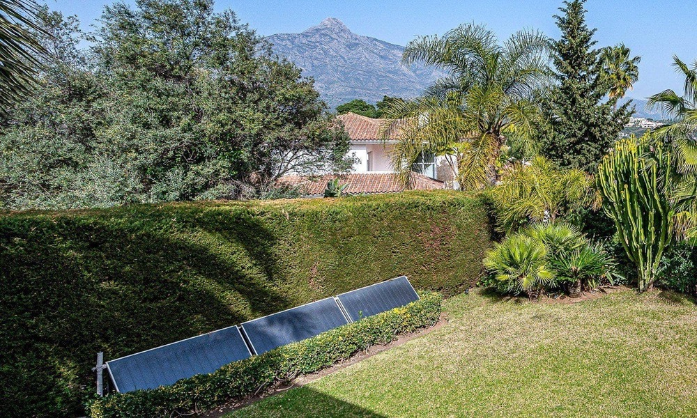 Villa moderne de luxe à vendre dans la vallée du golf de Nueva Andalucia, à distance de marche de Puerto Banus, Marbella 51017