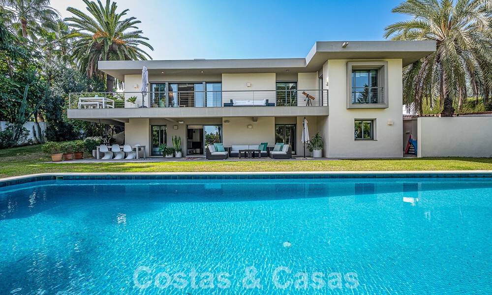 Villa moderne de luxe à vendre dans la vallée du golf de Nueva Andalucia, à distance de marche de Puerto Banus, Marbella 51029