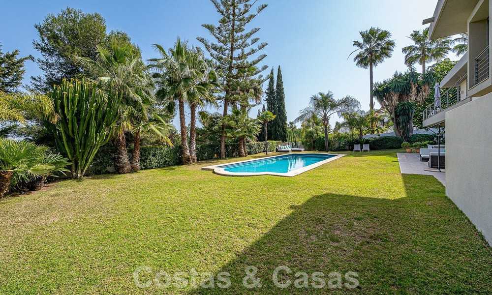 Villa moderne de luxe à vendre dans la vallée du golf de Nueva Andalucia, à distance de marche de Puerto Banus, Marbella 51041