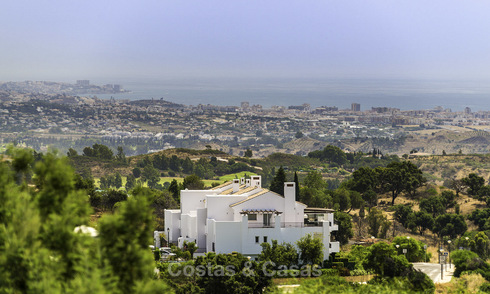 Appartement à acheter à Marbella avec vue panoramique sur la montagne et la mer. 17814