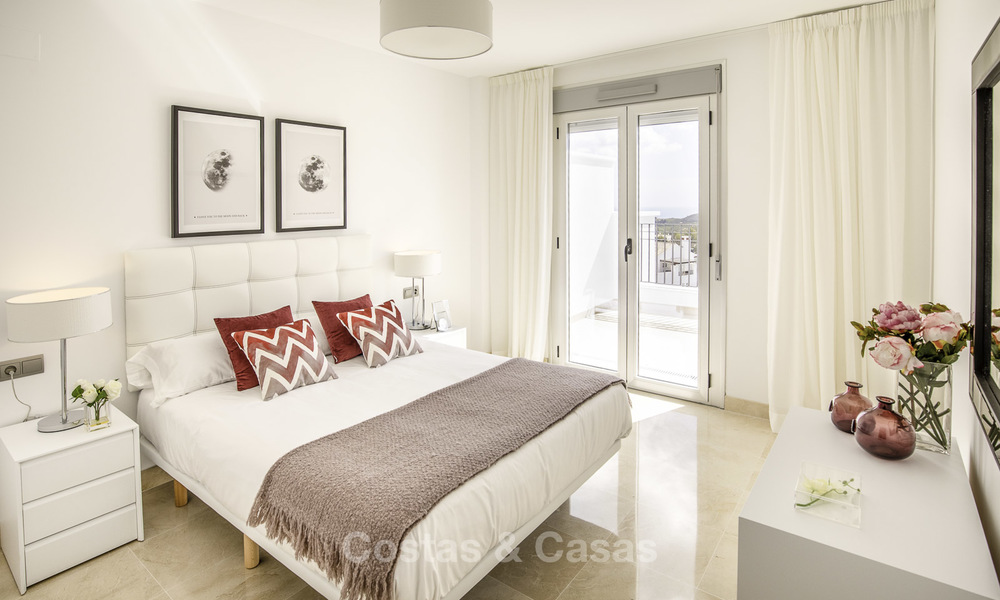 Appartement à acheter à Marbella avec vue panoramique sur la montagne et la mer. 17836