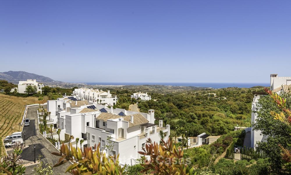 Appartement à acheter à Marbella avec vue panoramique sur la montagne et la mer. 17842