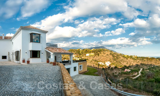 Villa moderne de style andalou à acheter dans la zone de Marbella - Benahavis 29488 