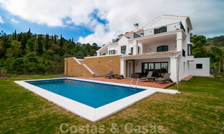 Villa moderne de style andalou à acheter dans la zone de Marbella - Benahavis 29527 