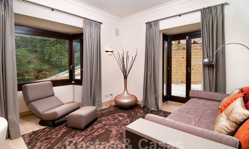 Villa moderne de style andalou à acheter dans la zone de Marbella - Benahavis 29541