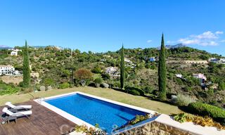 Villa moderne de style andalou à acheter dans la zone de Marbella - Benahavis 31588 