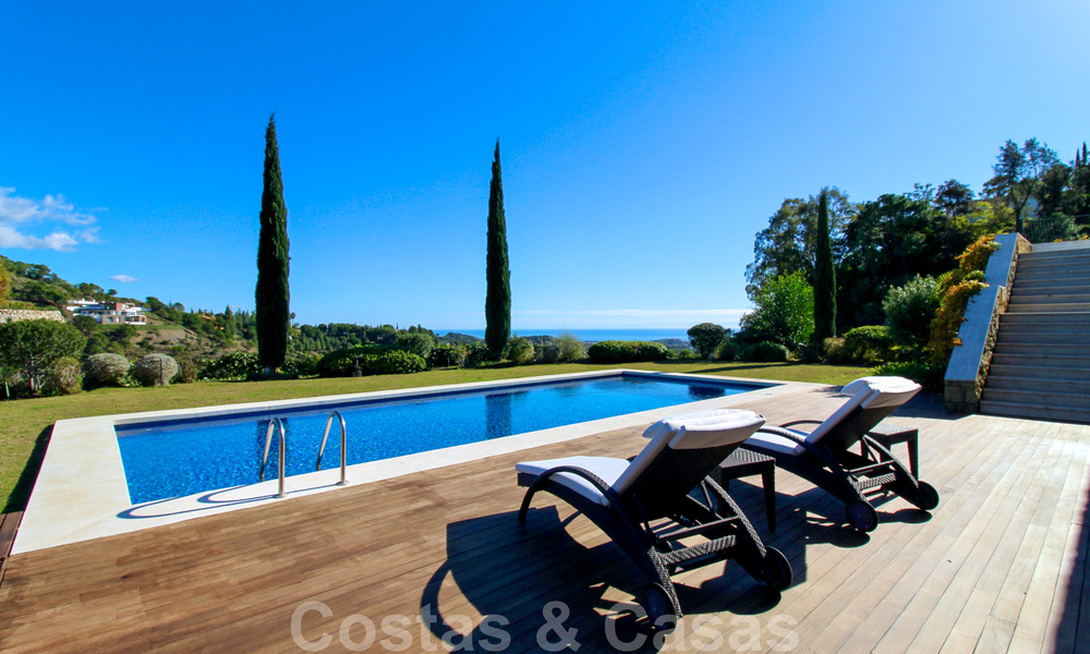 Villa moderne de style andalou à acheter dans la zone de Marbella - Benahavis 31591