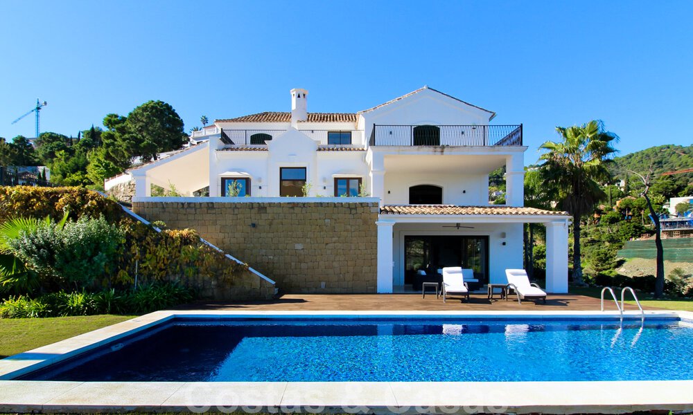 Villa moderne de style andalou à acheter dans la zone de Marbella - Benahavis 31593