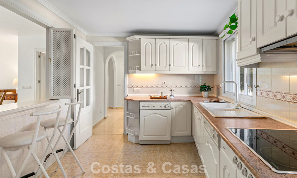 Appartements en vente dans un complexe exclusif en première ligne de plage dans la Nueva Milla de Oro entre Marbella et Estepona 805351