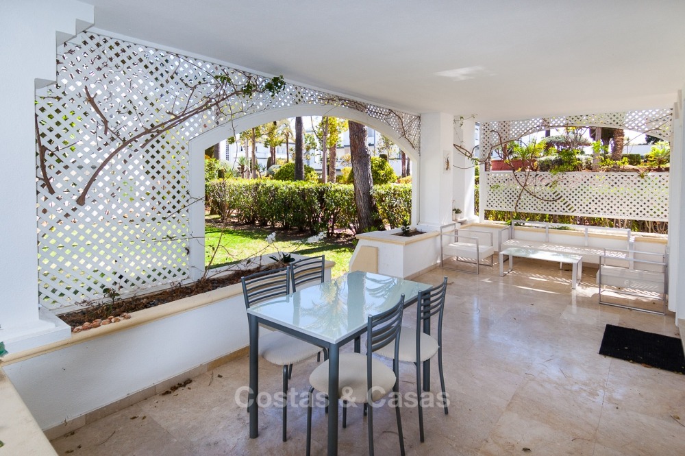 Appartements en vente dans un complexe exclusif en première ligne de plage dans la Nueva Milla de Oro entre Marbella et Estepona 11022