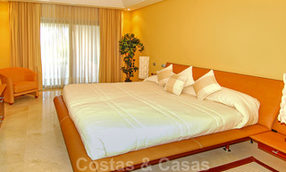Appartements et penthouses de luxe à vendre en première ligne de plage à Marbella 33842 