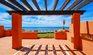 Appartements et penthouses de luxe à vendre en première ligne de plage à Marbella 33853 