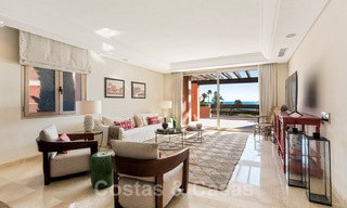 Appartements et penthouses de luxe à vendre en première ligne de plage à Marbella 33878 